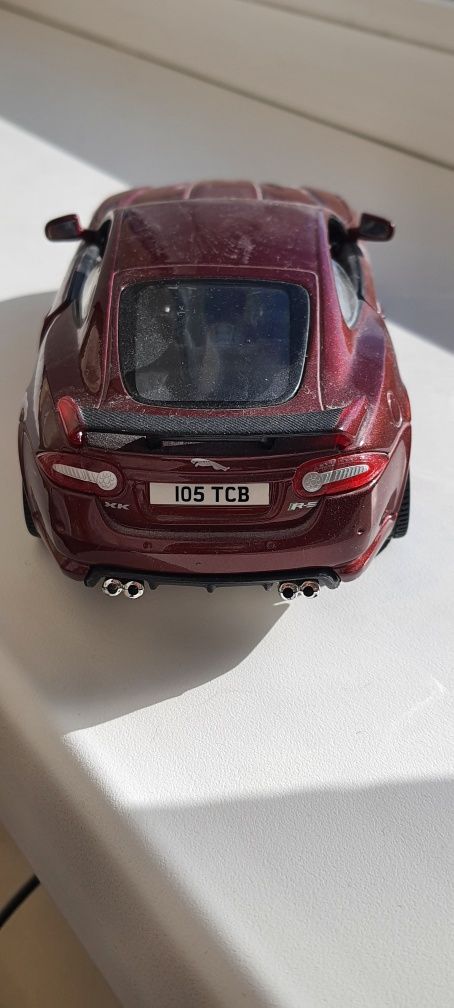 Продам модельку Jaguar XKR-S, 1:24