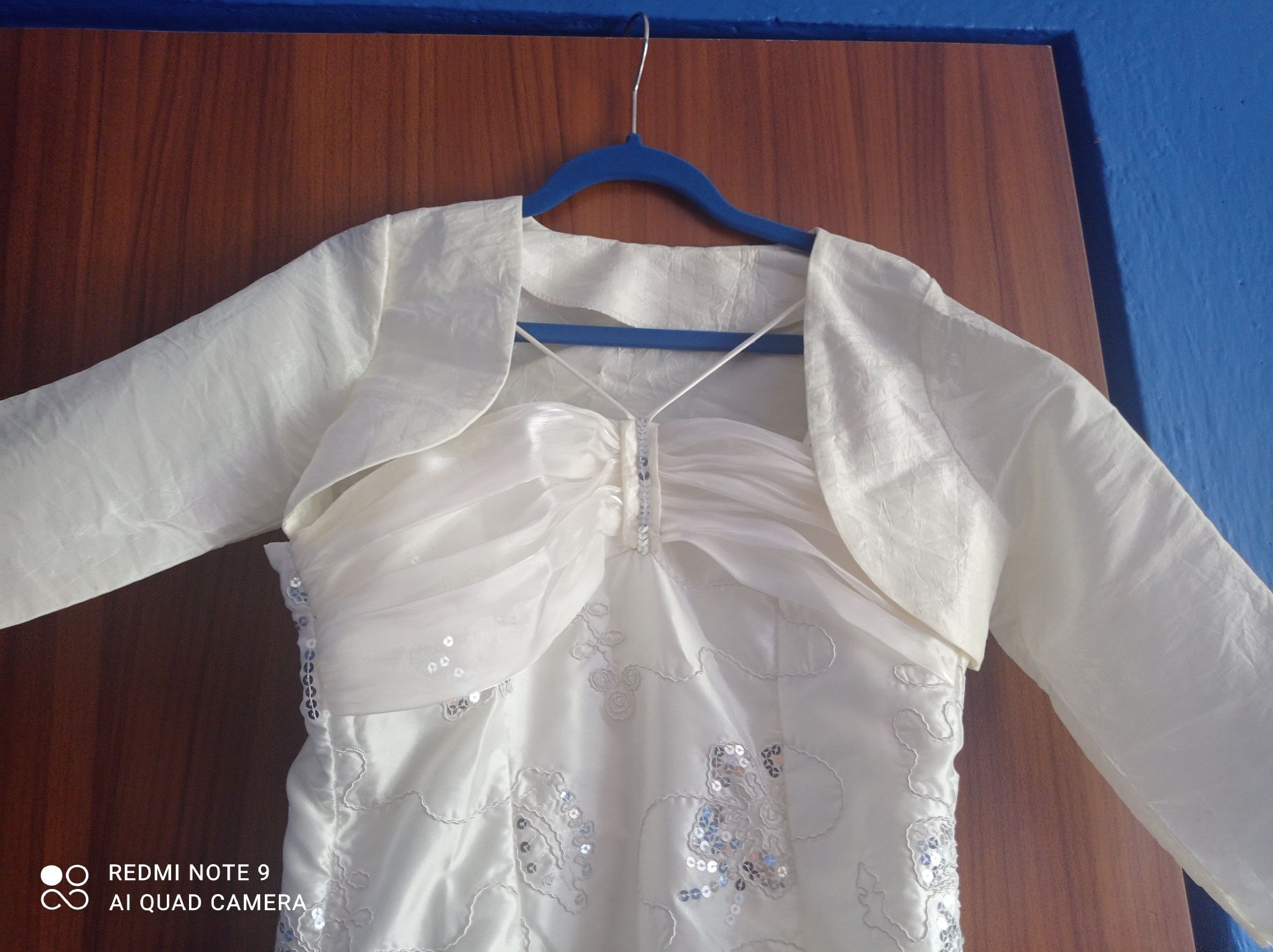 Kremowa sukienka dla dziewczynki 10-11lat