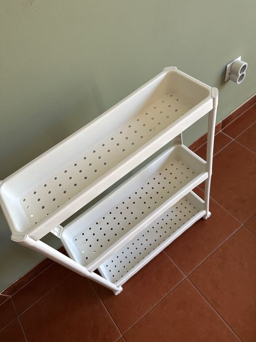 Estante IKEA em plástico, 3 níveis