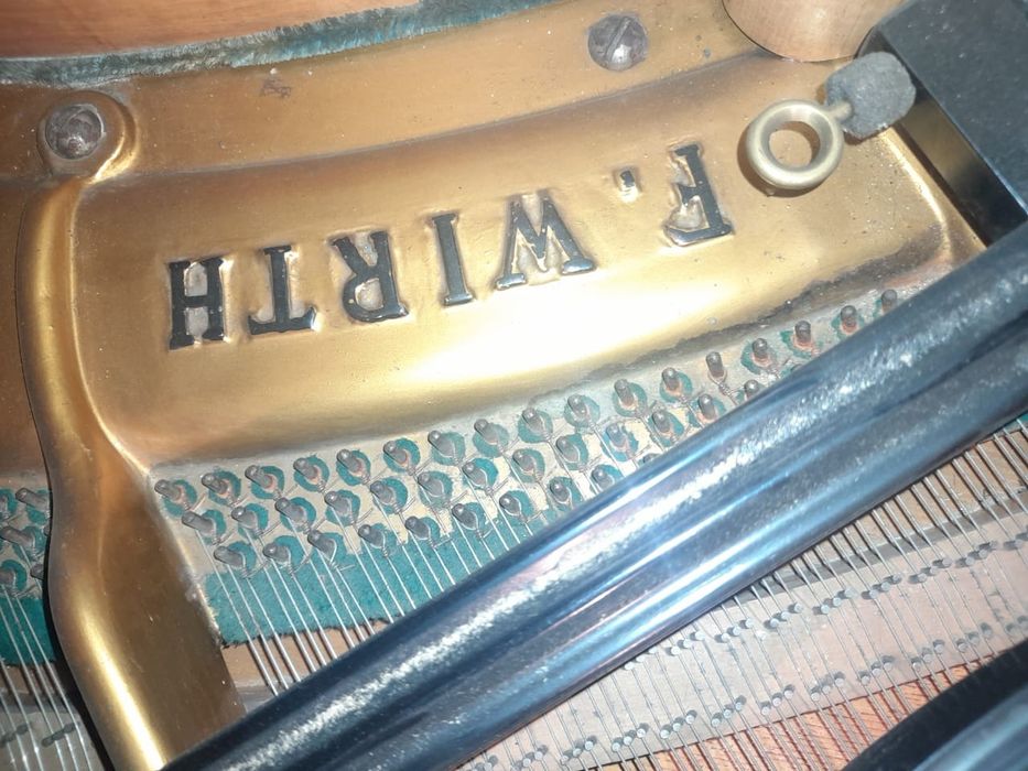 Рояль. Кабинетный рояль, фабрика Bösendorfer. Конец 19-го века.