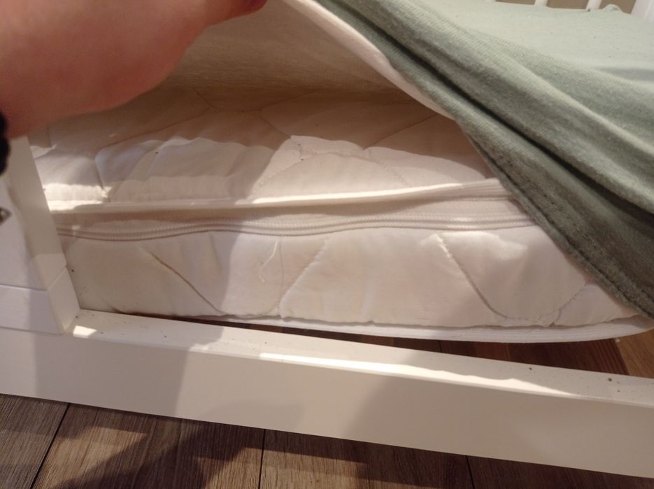 Łóżeczko domek 2w1 z funkcją wejścia dla malucha