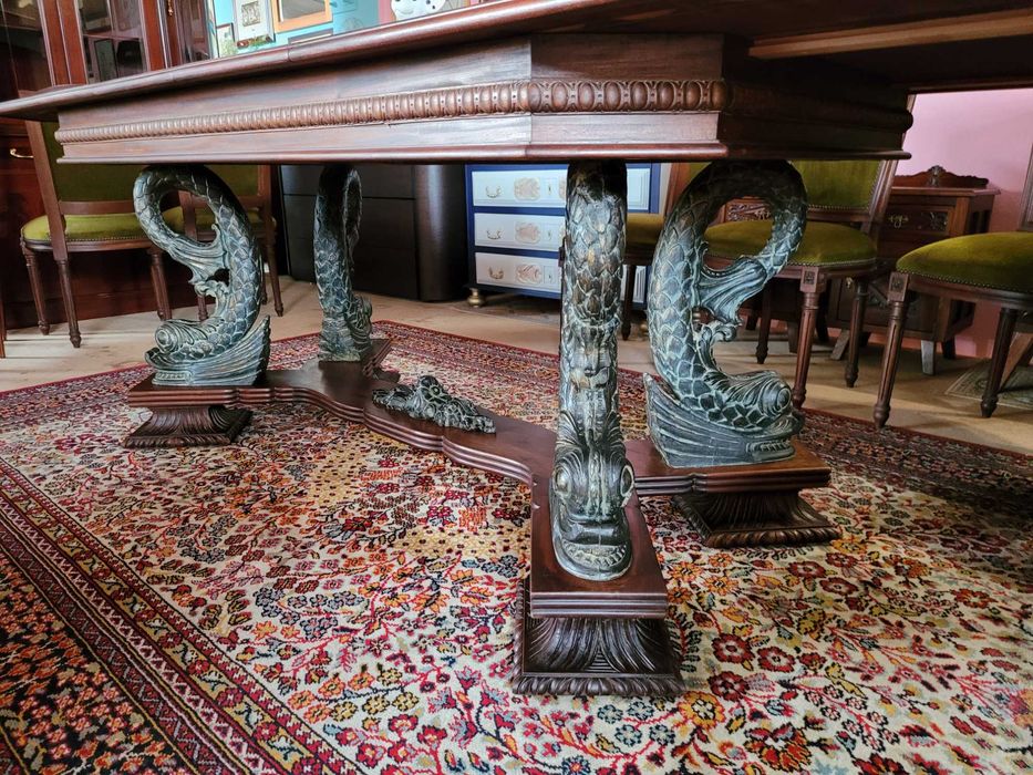 Fantástica mesa antiga em madeira maciça com pés em for