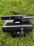 Xbox 360 slim (przerobiony RGH3) pad, zasilacz, kinect