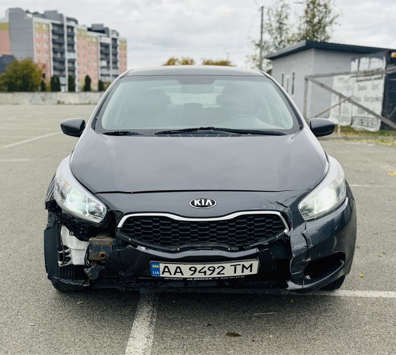 Продам Kia Ceed 2015 рік 1.6 Дизель МКПП після ДТП!