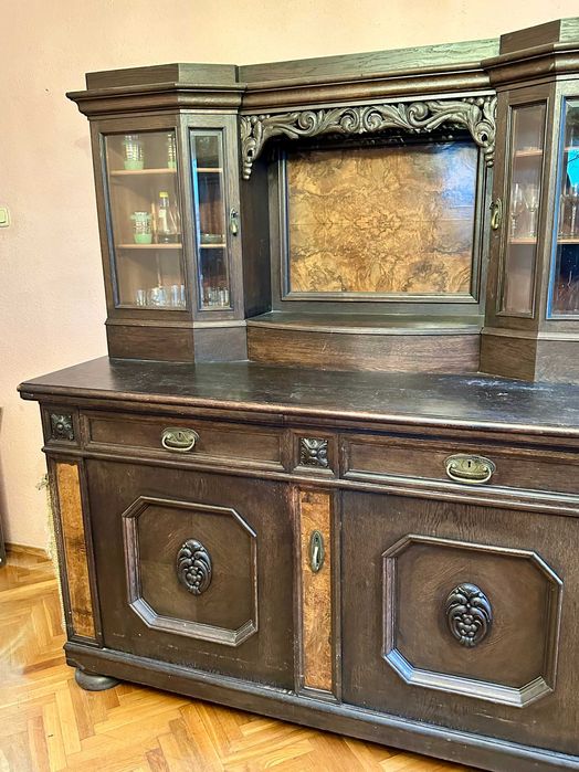 Zabytkowy kredens