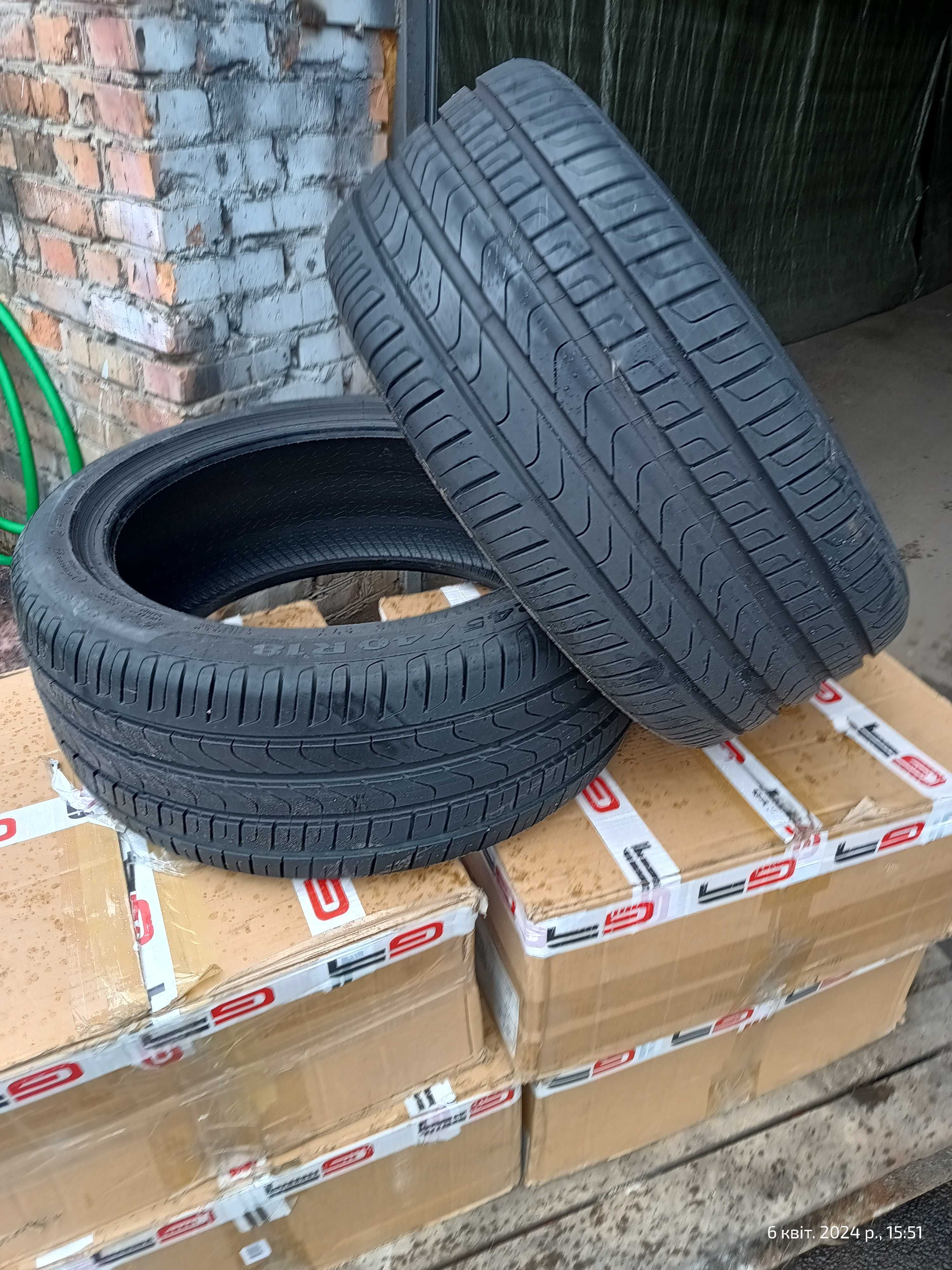 Пара літніх шин Pirelli Cinturato P7 245/40 R18