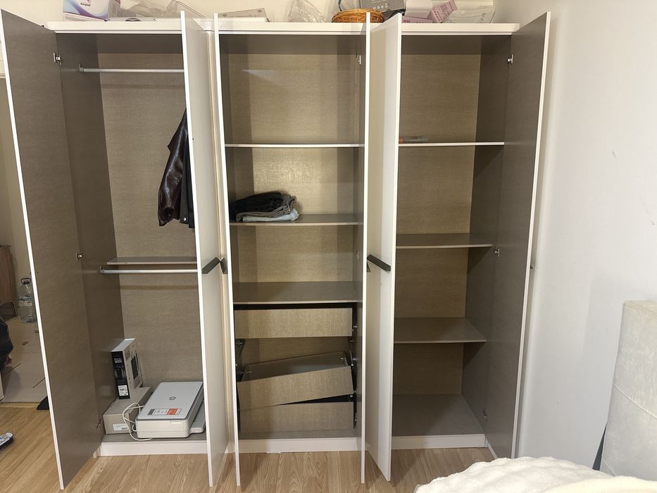 Roupeiro praticamente novo