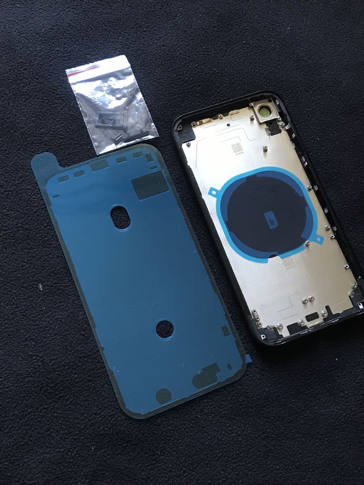 Чорний корпус iphone XR