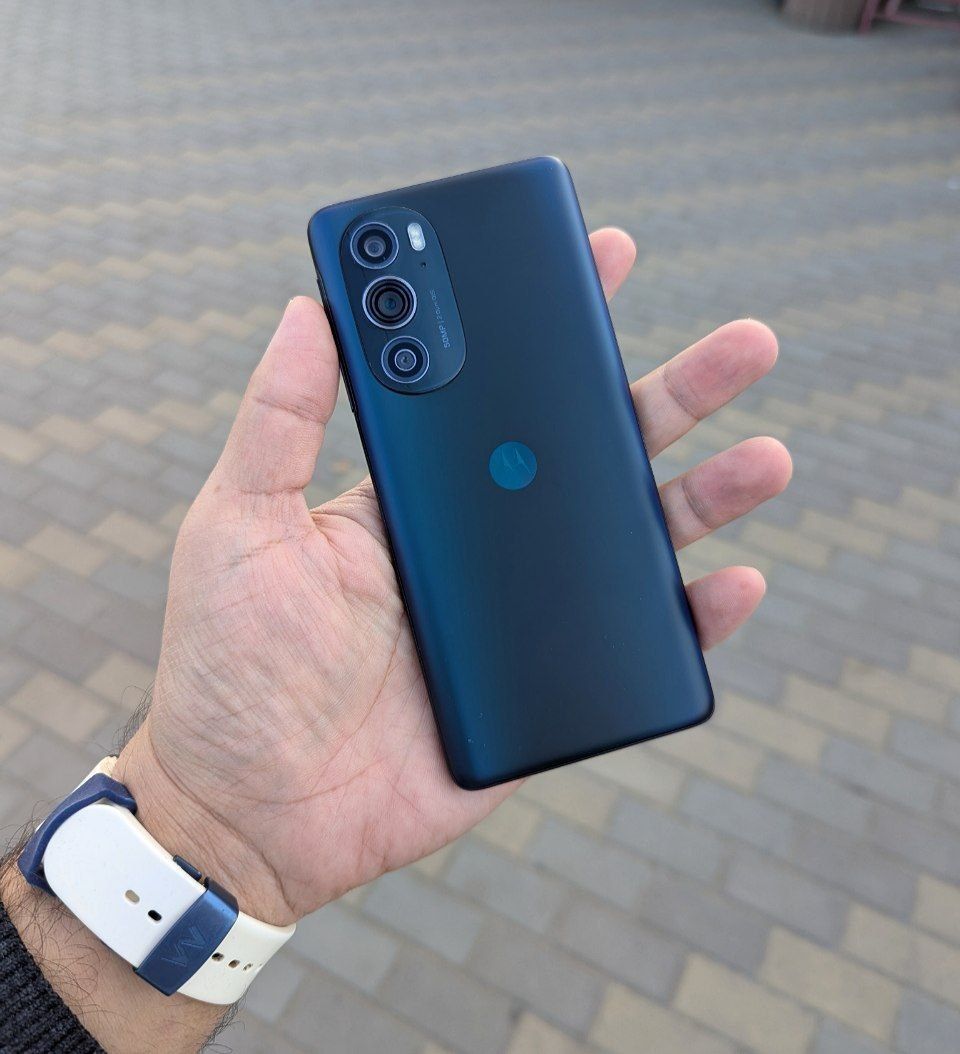 Motorola edge 2022 (8/128 144ghz как новый Snapdragon 8 gen 1)