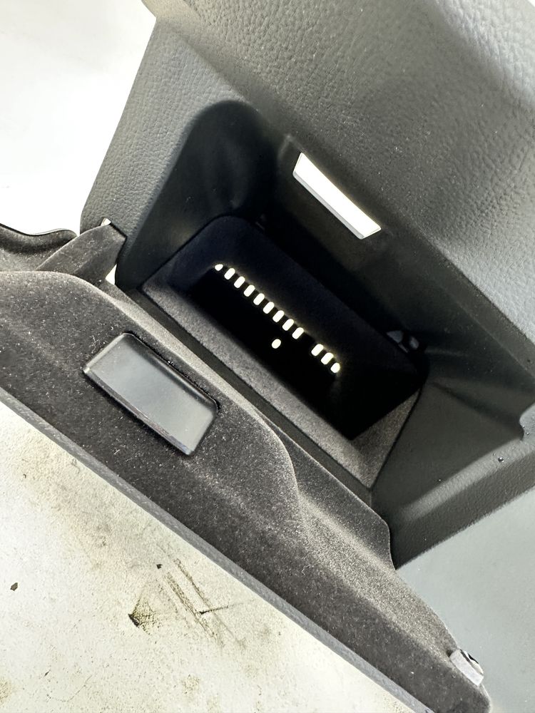 Audi Q5 II schowek osłona pod kierownicę 80A