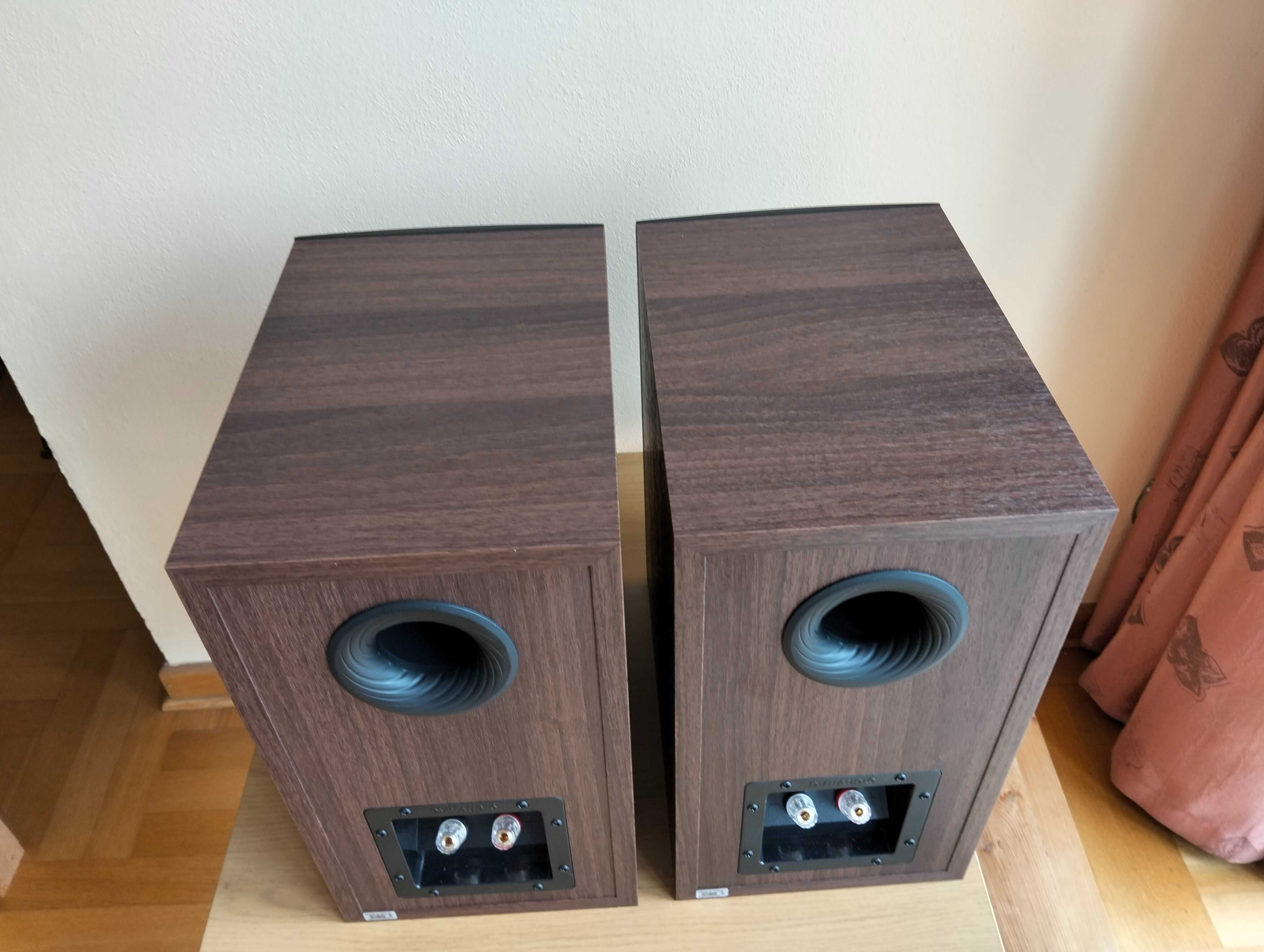 Dynaudio Emit 20 Walnut plus kable