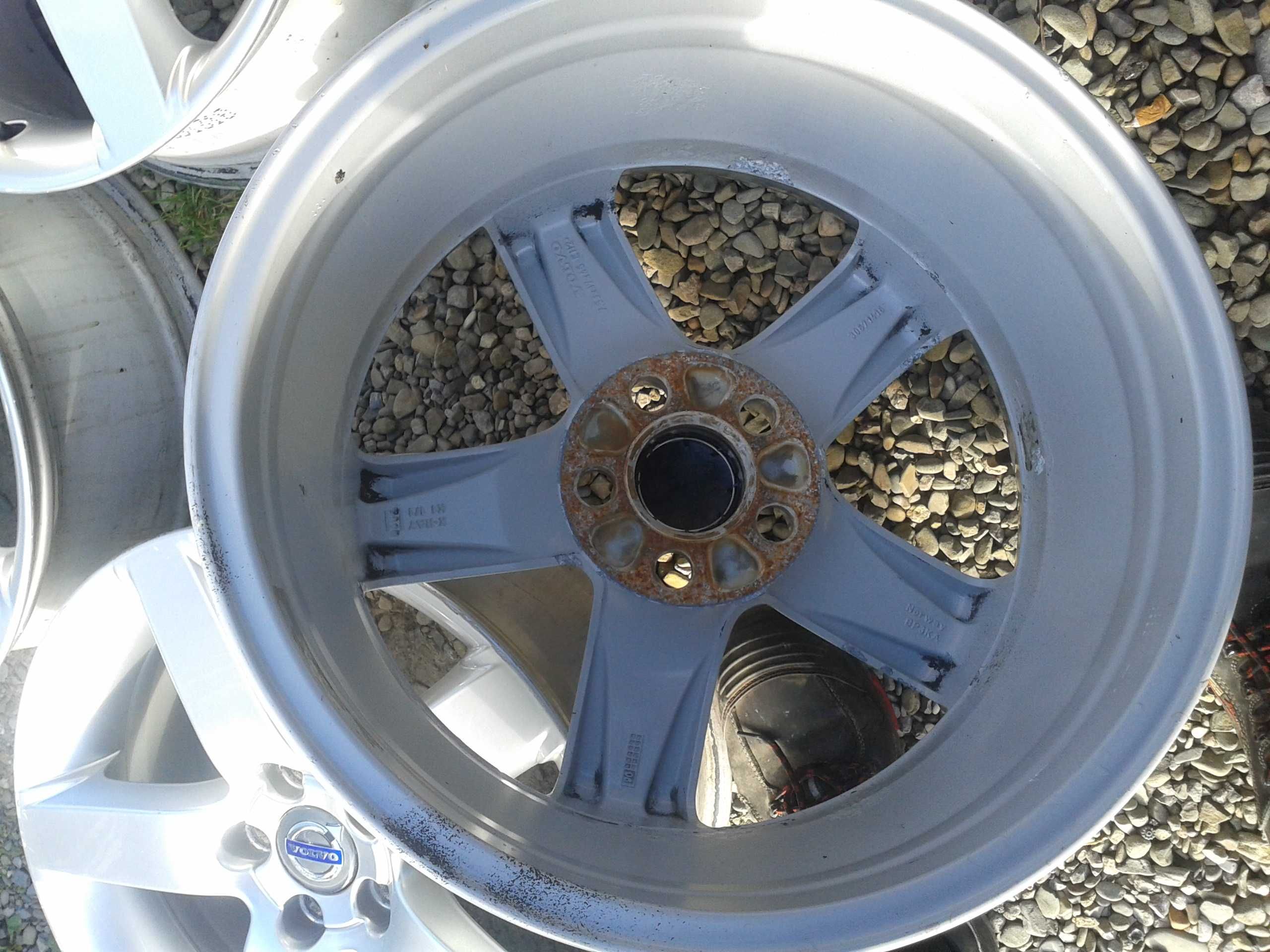 oryginalne r17 felgi volvo s40 s60 v40 v50 v60 v70 xc60 xc70 xc40 c30
