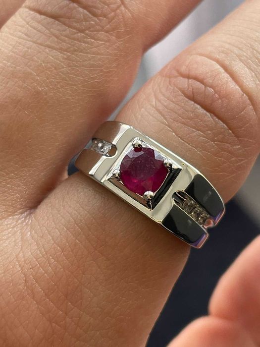 Кольцо с кроваво красным рубином размер