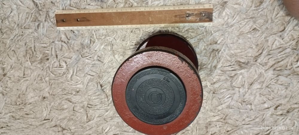 Гантели разные по 1 шт.8 кг.,10 кг.,17 кг.