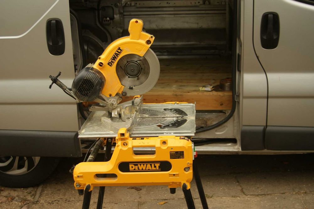 Pilarka odwracalna DEWALT 2w1 pilarka ukosowa i stołowa tarczowa DW743