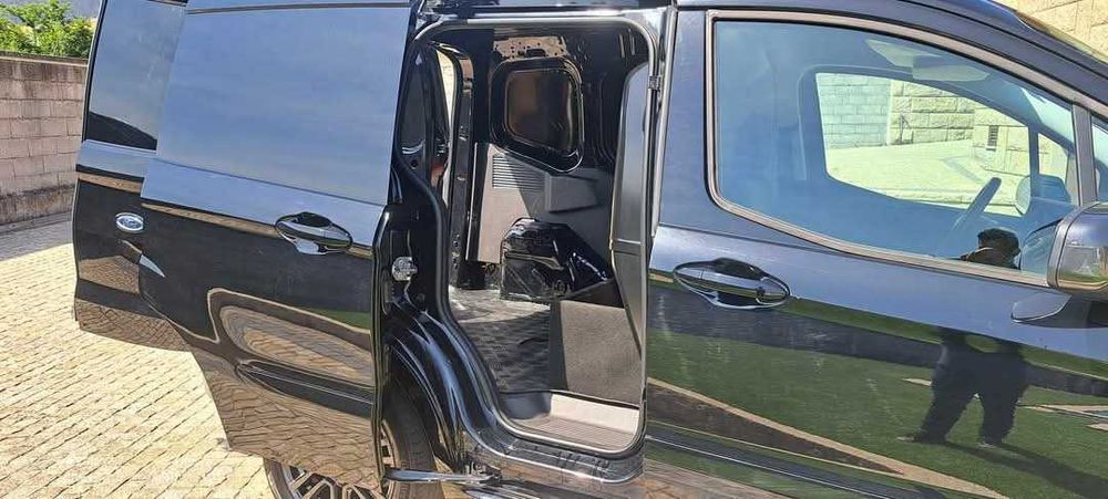 Ford transit courrier