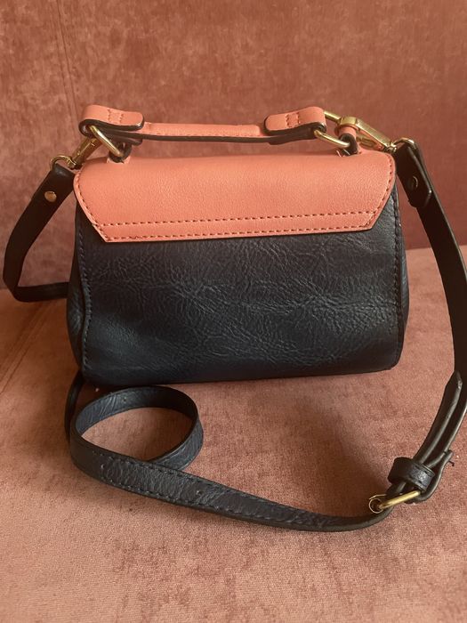 Сумочка  жіноча на плече…..