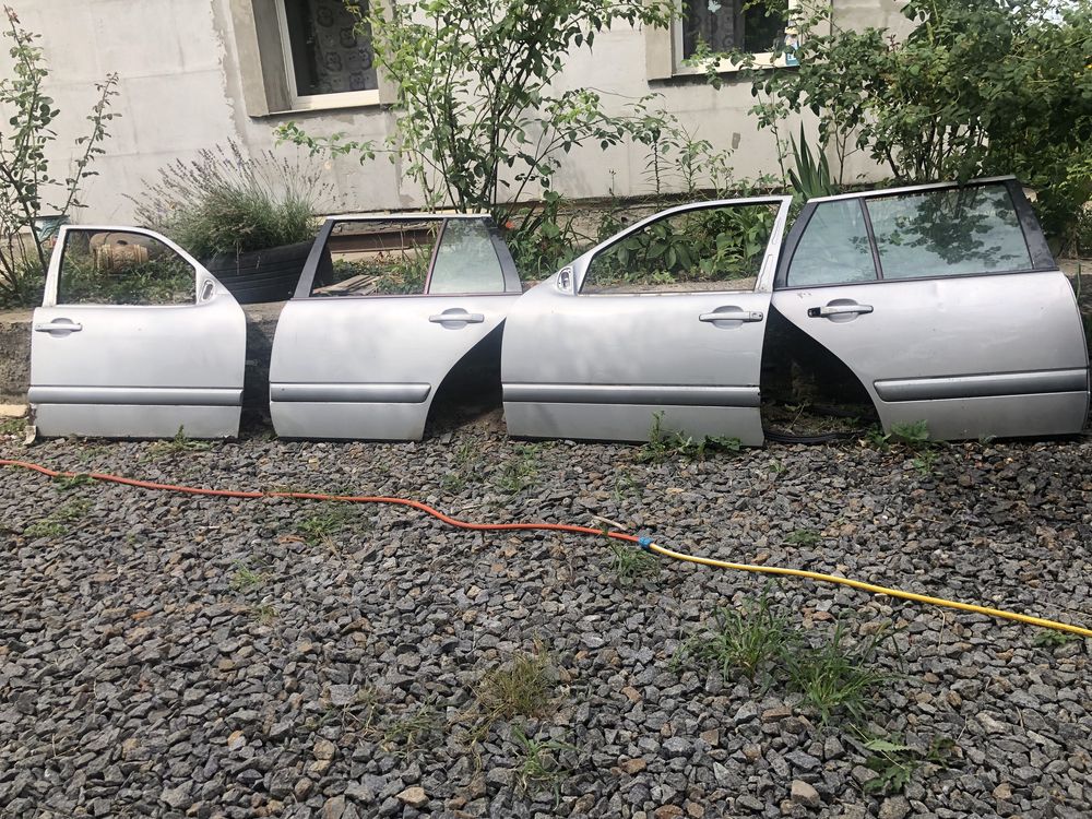 Двері Mersedes 210