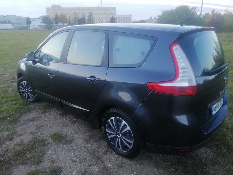 Renault Megane Scenik 2011 1.6 130к.с