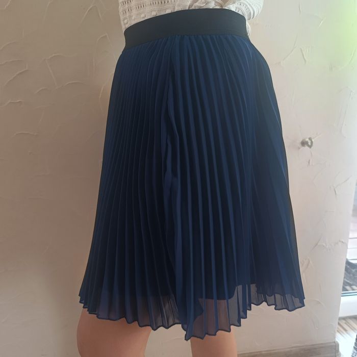 Granatowa spódniczka plisowana, rozmiar M, pasuje na 152/158