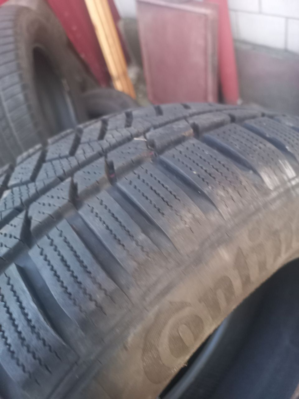 Continental 215/55 r 17 Зима