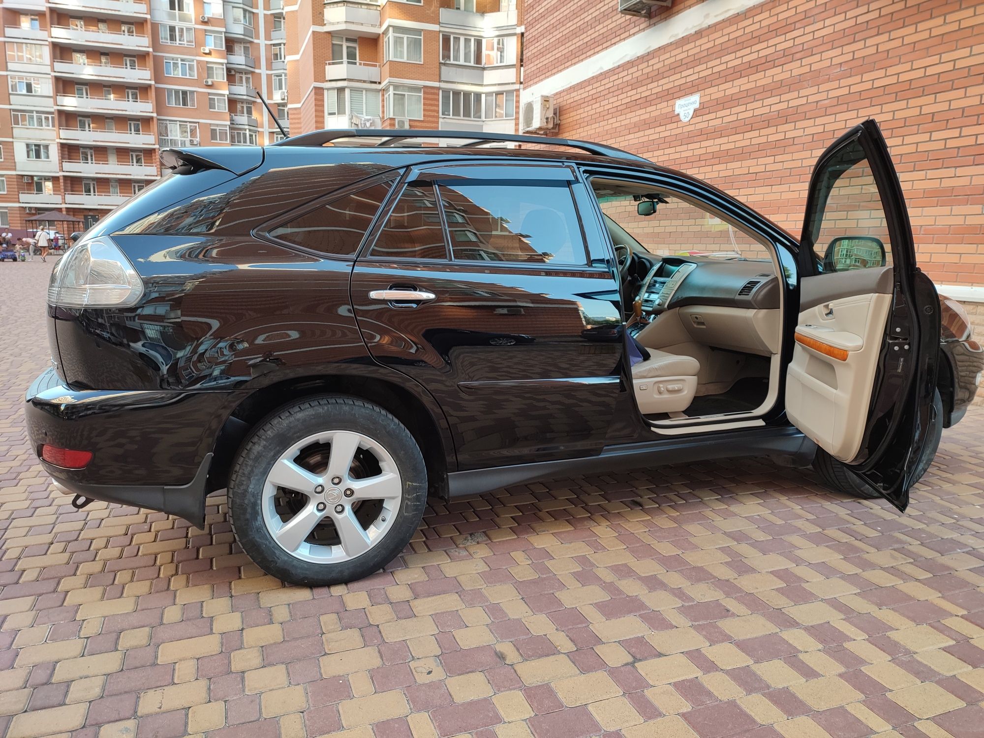 Продам. LEXUS RX 350