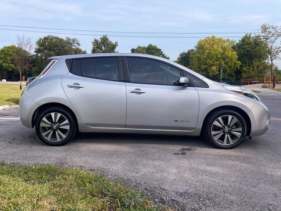 Nissan LEAF      2015