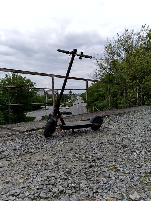 Самокат ксіаомі.