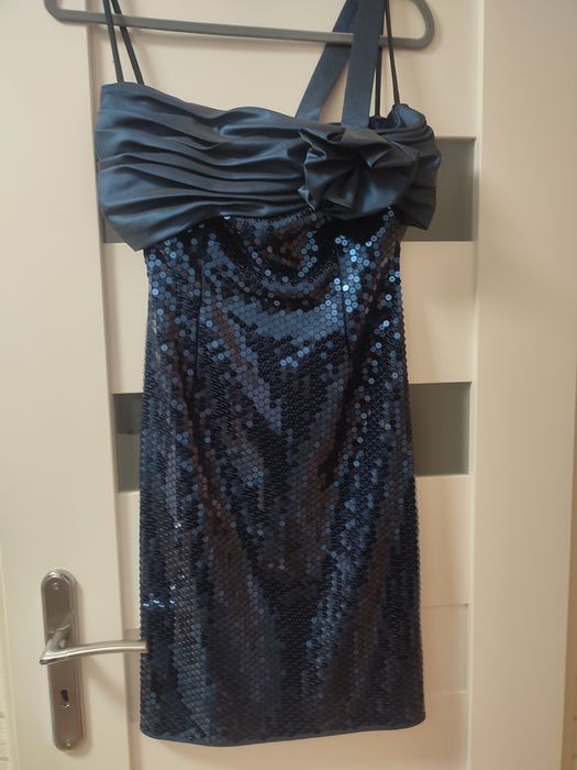 Sukienka z cekinami na wesele imprezę