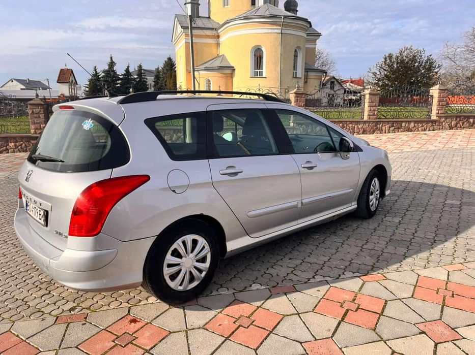 Проється Peugeot