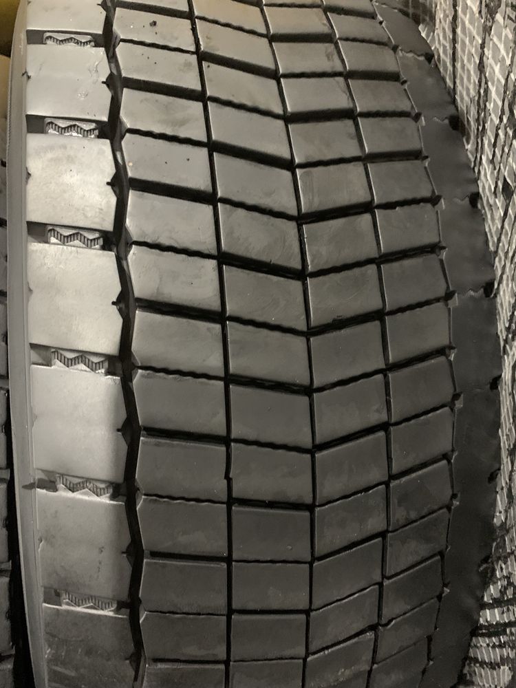 шина вантажна б/в 305/70R19,5 Continental Hybrid HD3 (4 шт.)