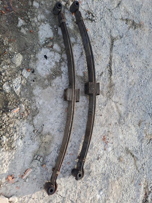 Ресори передні на Mitsubishi Caner Fuso