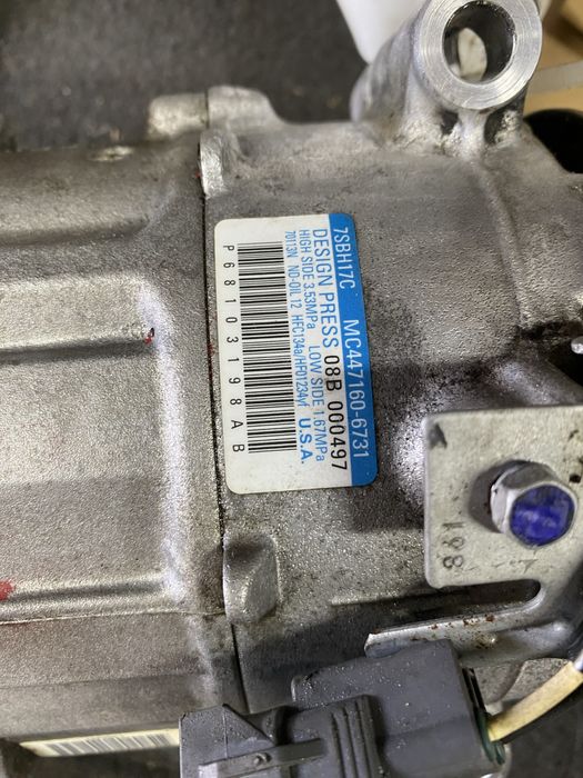 Компрессор кондиционера Jeep Cherokee 19год 3.2