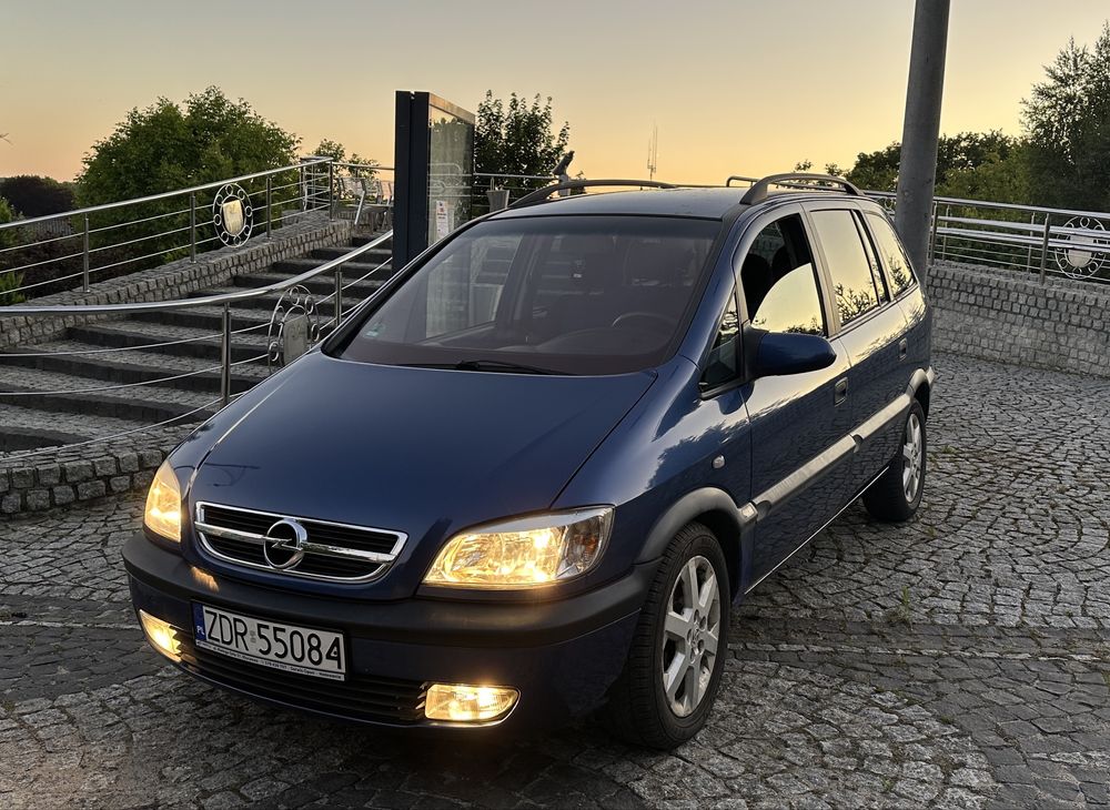 Opel Zafira Selection 2002r 2.0 DTI 101 KM, 7 osób, Hak, Alufelgi