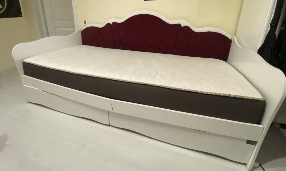 Продам матрац, ліжко в подарунок