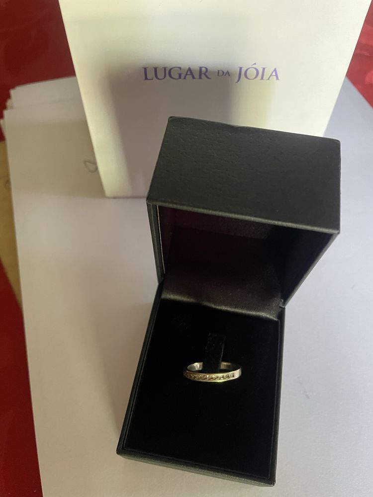 Aliança ouro 19,2kt zircónias
