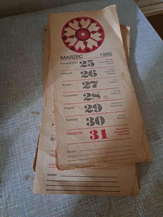 Oryginalne stare kartki karteczki z kalendarza 1985 metryczka urodziny