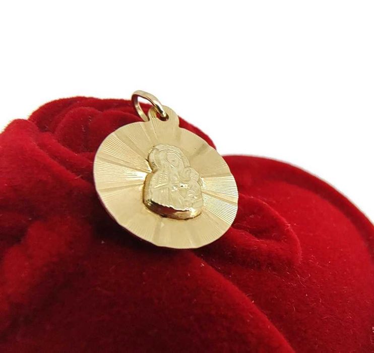 Złoty medalik Matka Boska Częstochowska P.585 0,88g