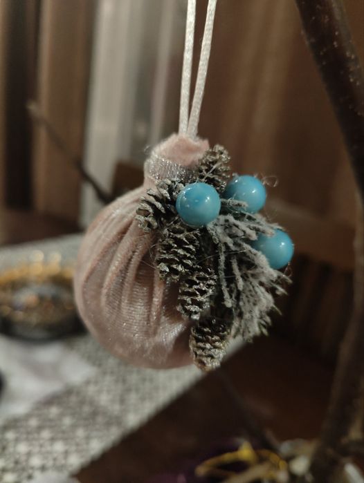 Новорічні іграшки