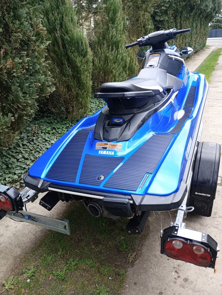 Skuter Yamaha ex z przyczepką