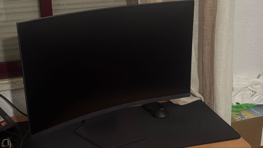 Monitor Curvo 27 180Hz QHD LG