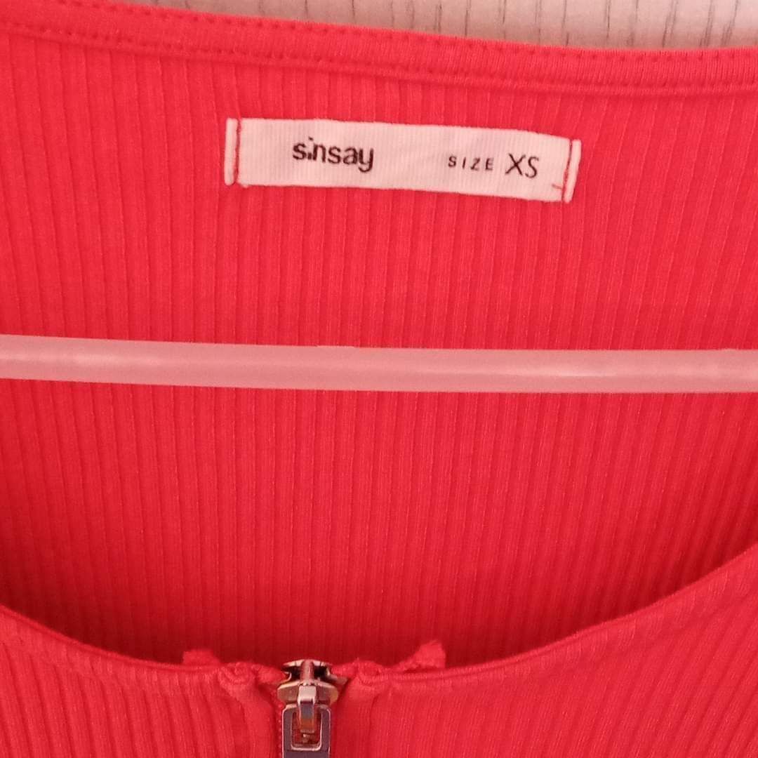 Zestaw 2 uroczych sukienek prążkowanych XS Sinsay