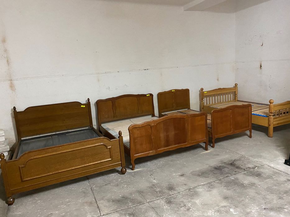 Łóżko Ludwikowskie 140x200 z Masywnym Stelażem – Elegancja i Komfort