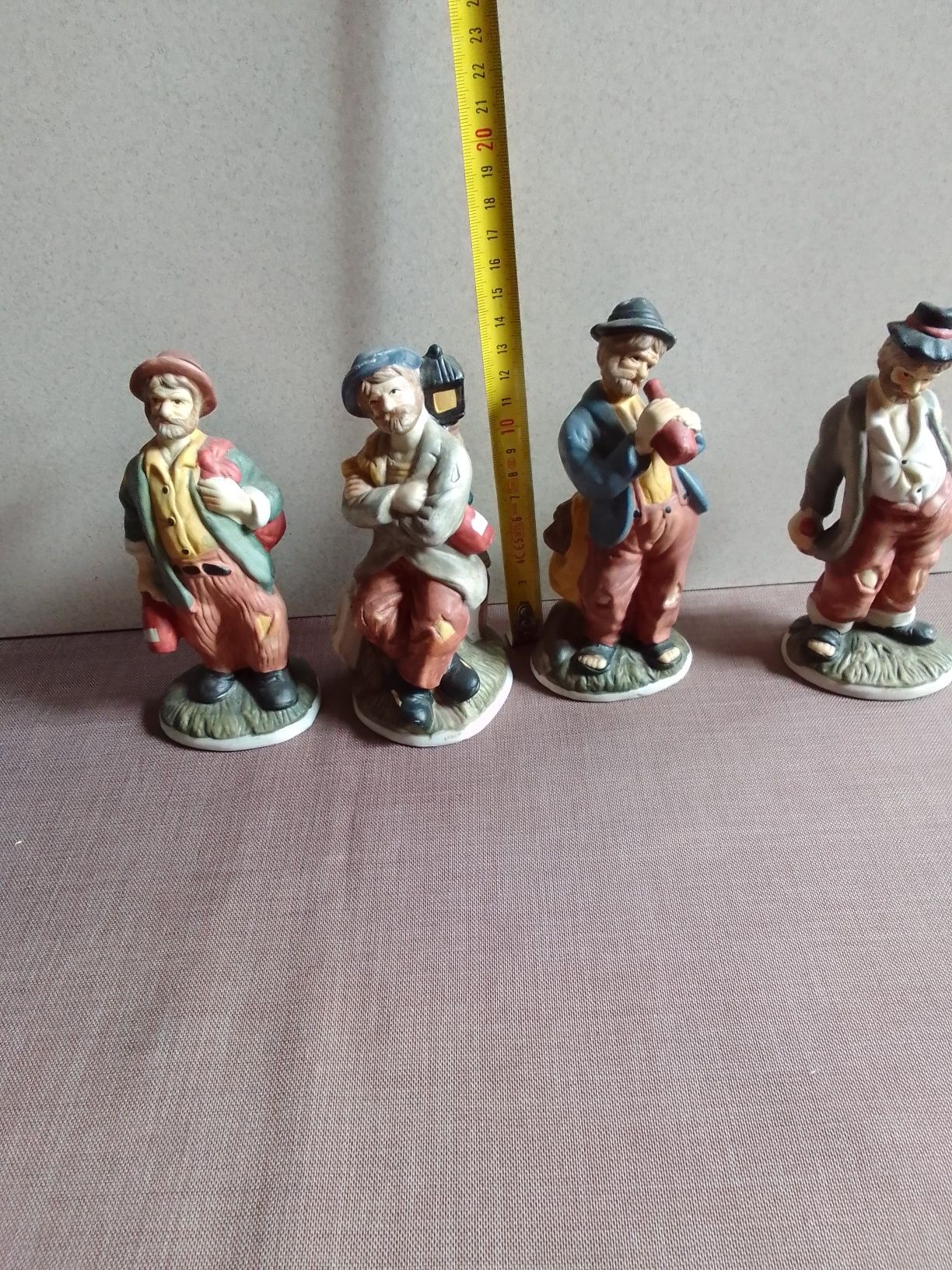 Zestaw 4 figurek glinianych szkliwionych