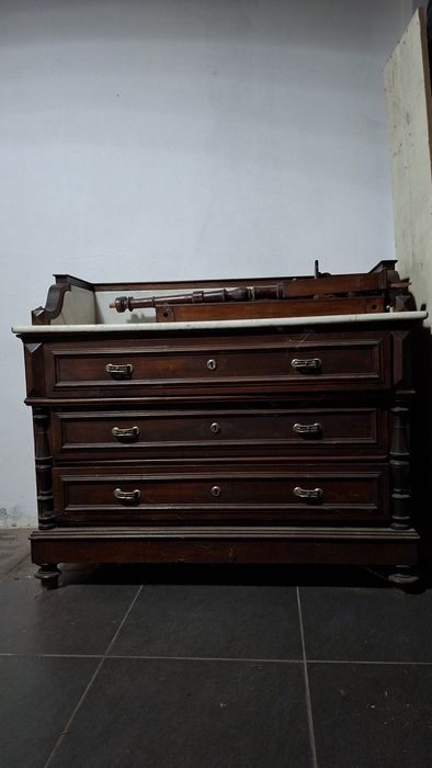 Cómoda antiga para restauro