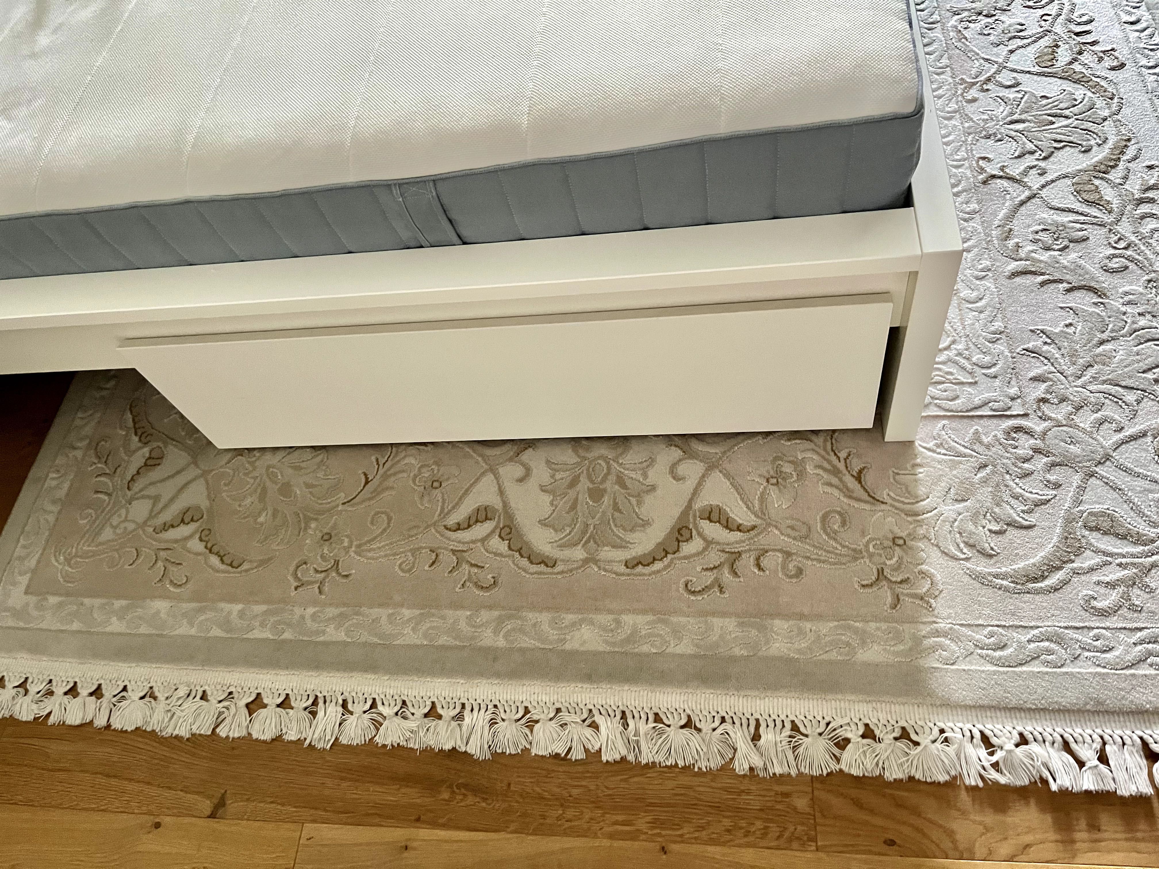 Nowe łóżko do sypialni ikea Malm 180x200 z materacem Używane 1 miesiąc