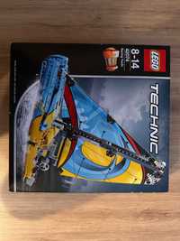 LEGO® 42074 Technic - Jacht wyścigowy