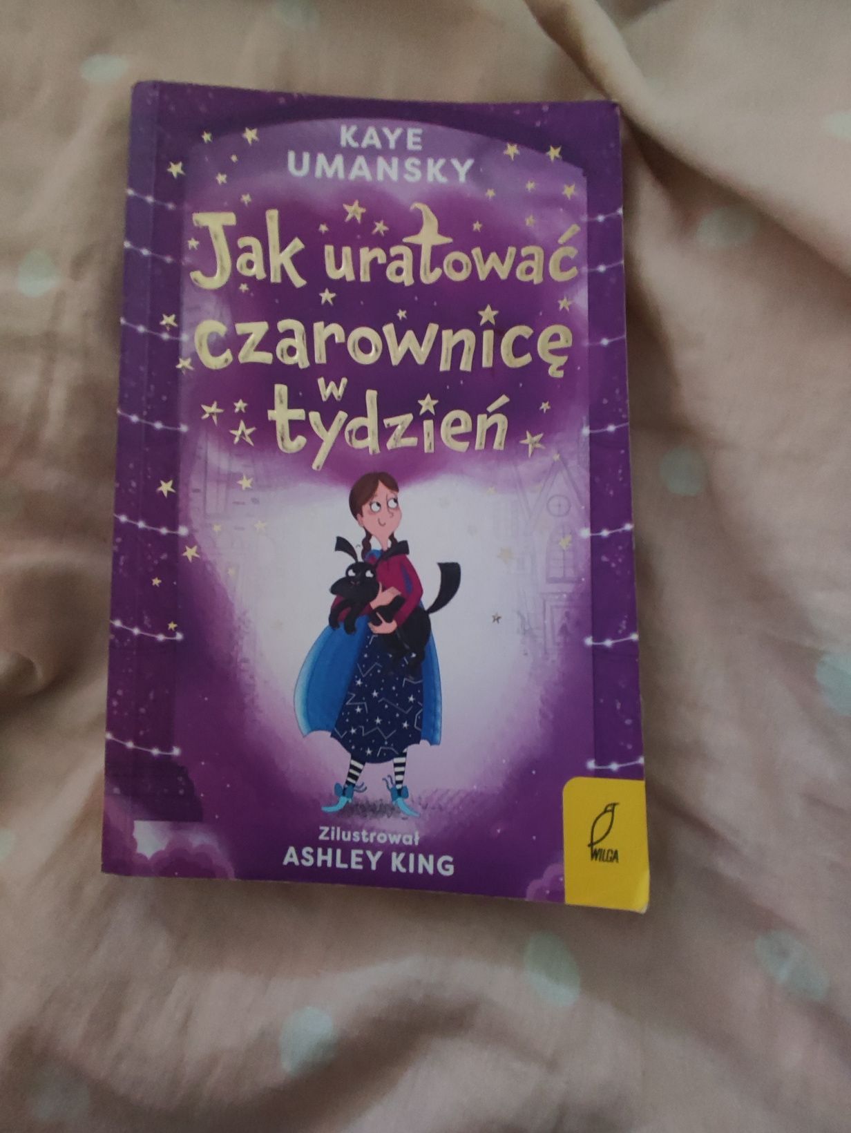 Książka ,,Jak uratować czarownicę w tydzień "