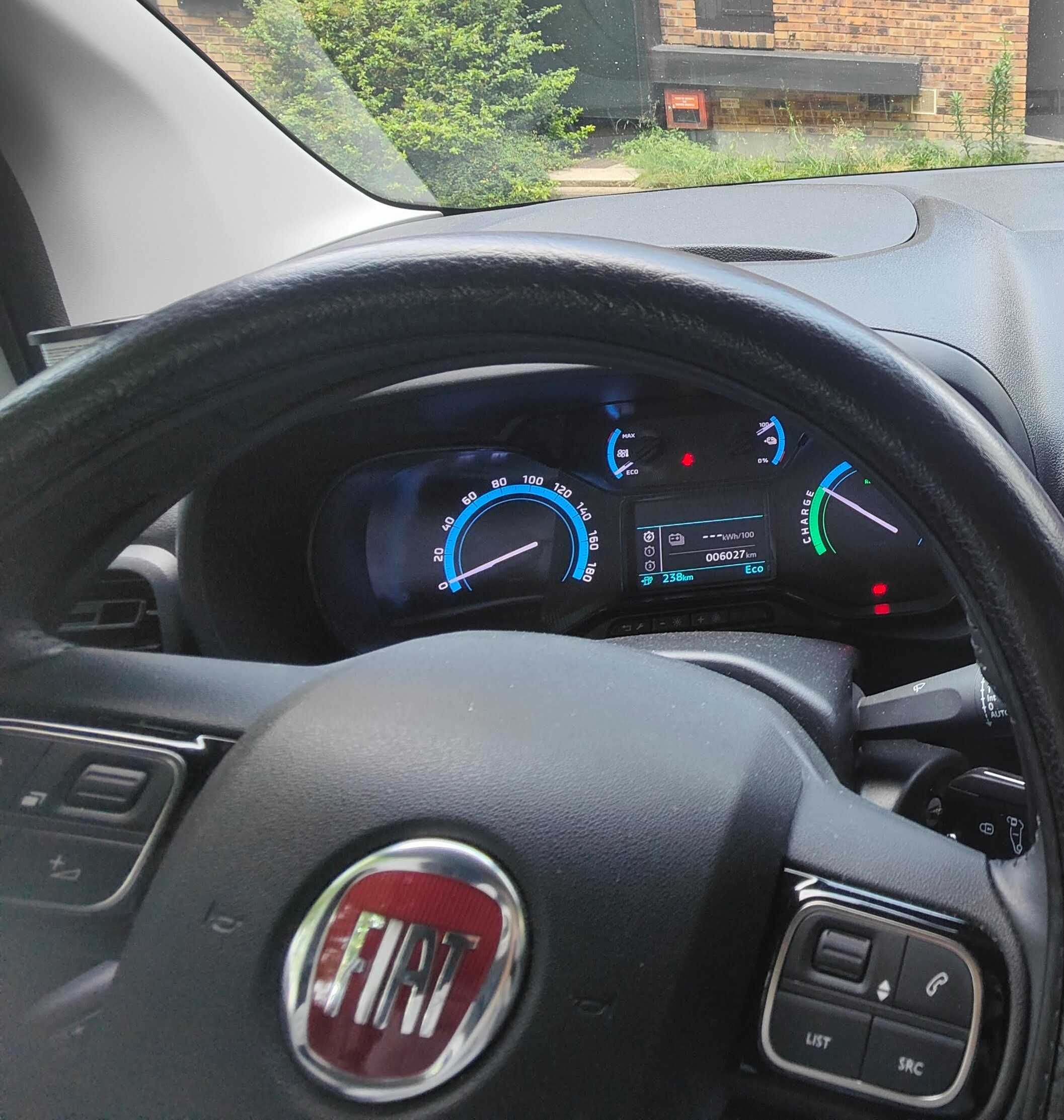 BOM NEGOCIO!!! 6300 km Fiat e-Doblo Electrico com garantia até 2026
