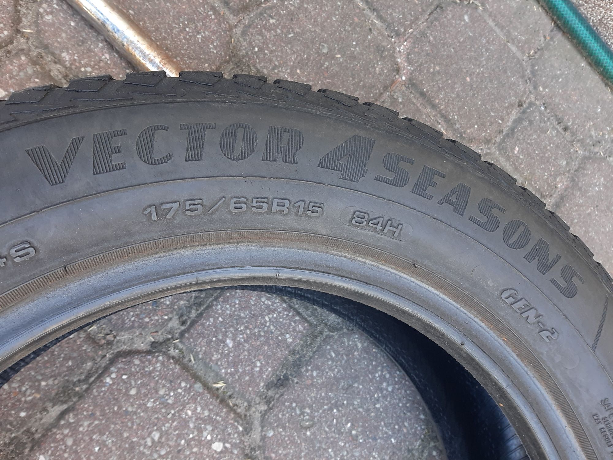2x Opony całoroczne 175/65R15 GoodYear Vector4Sasons 7mm 2017r